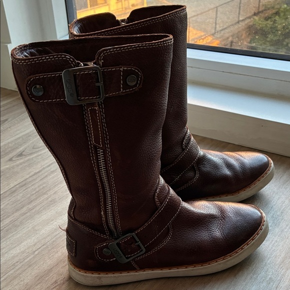 UGG Brown Boots - Picture 1 of 8